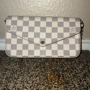 LOUIS VUITTON PURSE AUTHENTIC